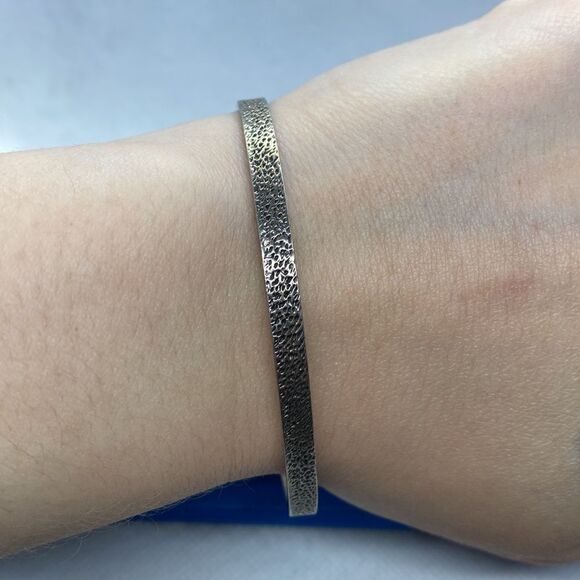 💛 925 Textured Bangle - Picture 1 of 5